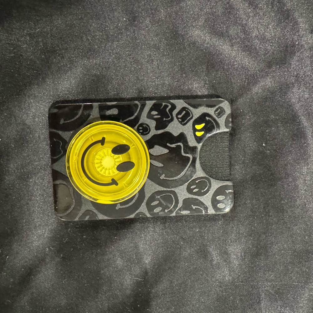 Pop socket smiley phone wallet